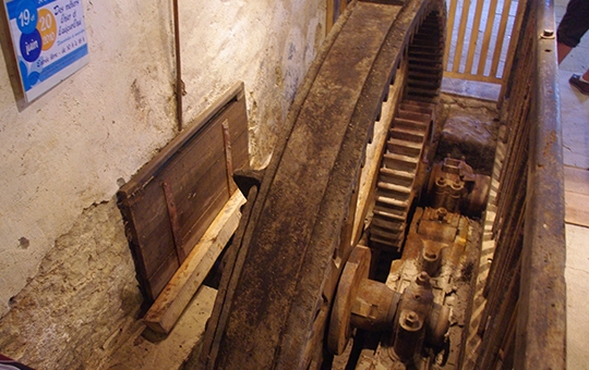 Slide 11 intérieur du moulin de la font le volant